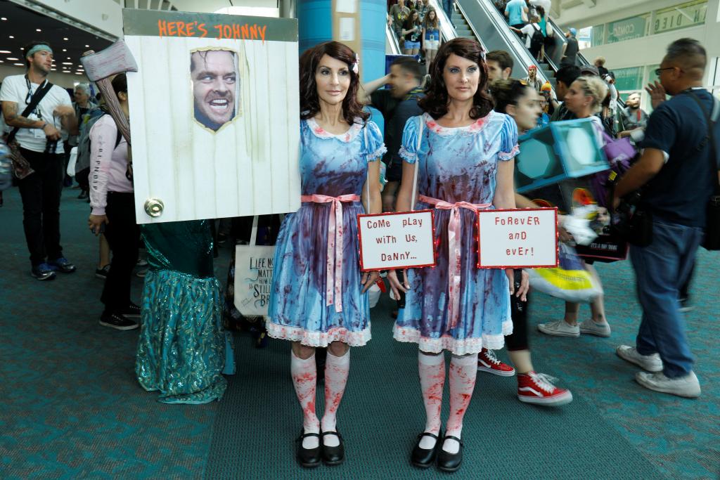 Leotardos, botas y máscaras brillan en la inauguración de Comic-Con en San Diego