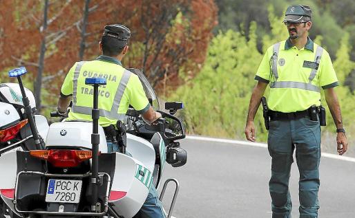 La Guardia Civil de Tráfico comprobó, a través del radar móvil, que el conductor de la moto Kawasaki ZX600 superó la velocidad reglamentaria de la vía, que está limitada a 70 km/h.