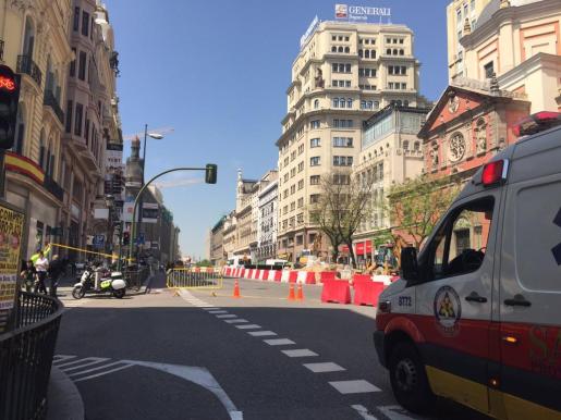 Corte y desalojo en la calle Alcalá de Madrid por un escape de gas 386