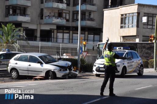 Imagen de la Policía Local de Palma actuando en un accidente de tráfico.